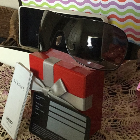 Women’s Versace Sunglasses - Picture 7 of 8